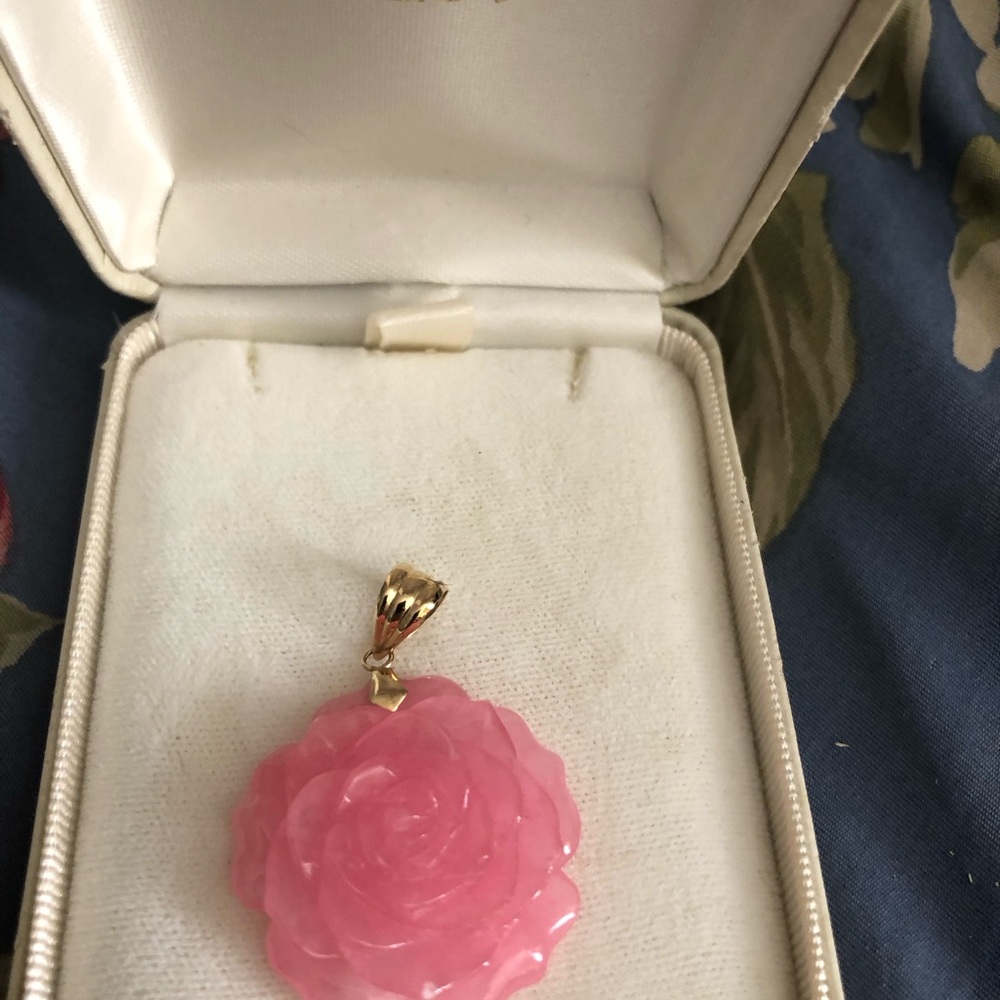 A pink Rose 🌹 Quartz pendant with 14k on top very Beautiful 🤩 - Picture 4 of 7
